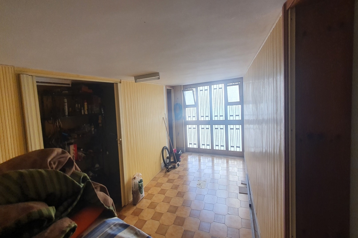 18 garage.jpg